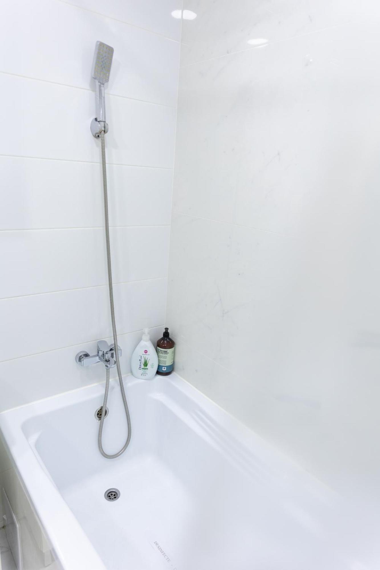 Astar Apartments - Extra Large Rădăuţi Exteriör bild